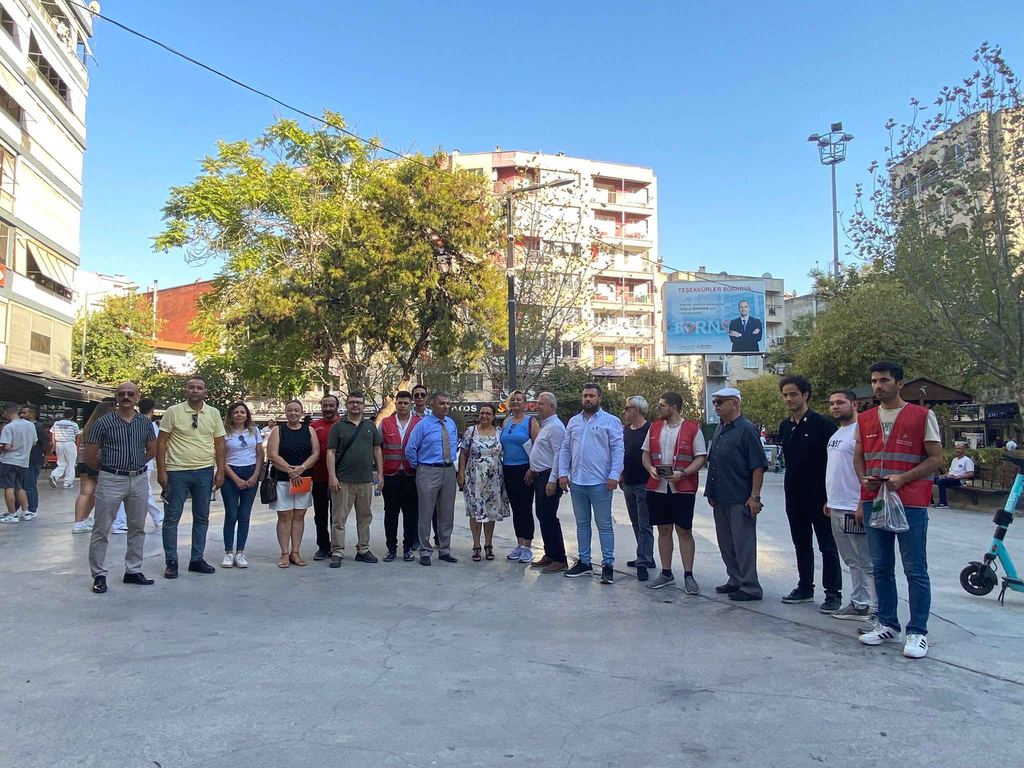 Zafer Partisi Bornova İlçe Başkanı Birgül Etiz Özeken “Esnaf Perişan, Halk Yoksullaşıyor”