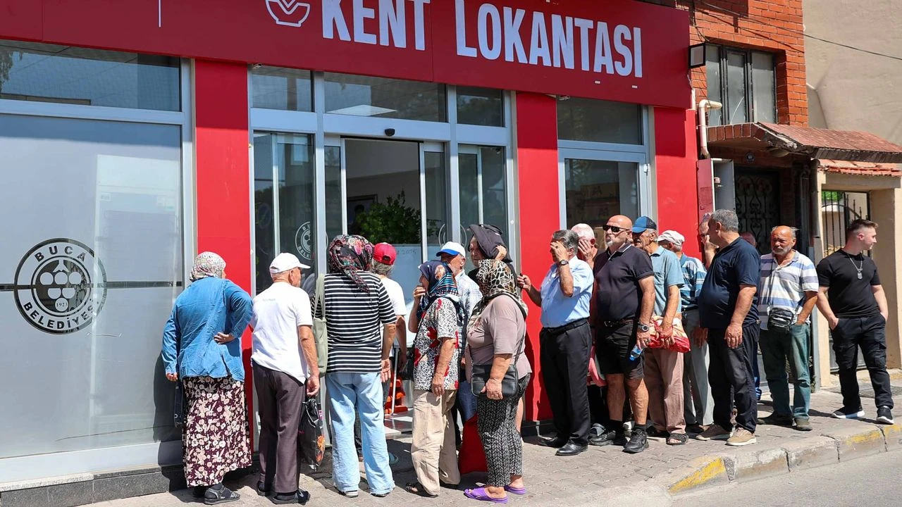 1 ekmek 15 lira, 4 çeşit yemek 50 lira!