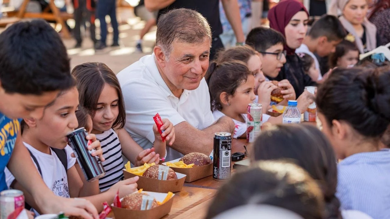 Tugay, İEF'in minik misafirleriyle buluştu!