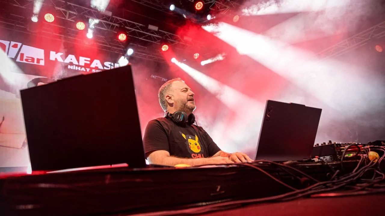 İzmirliler 90’lar gecesi ile coştu!