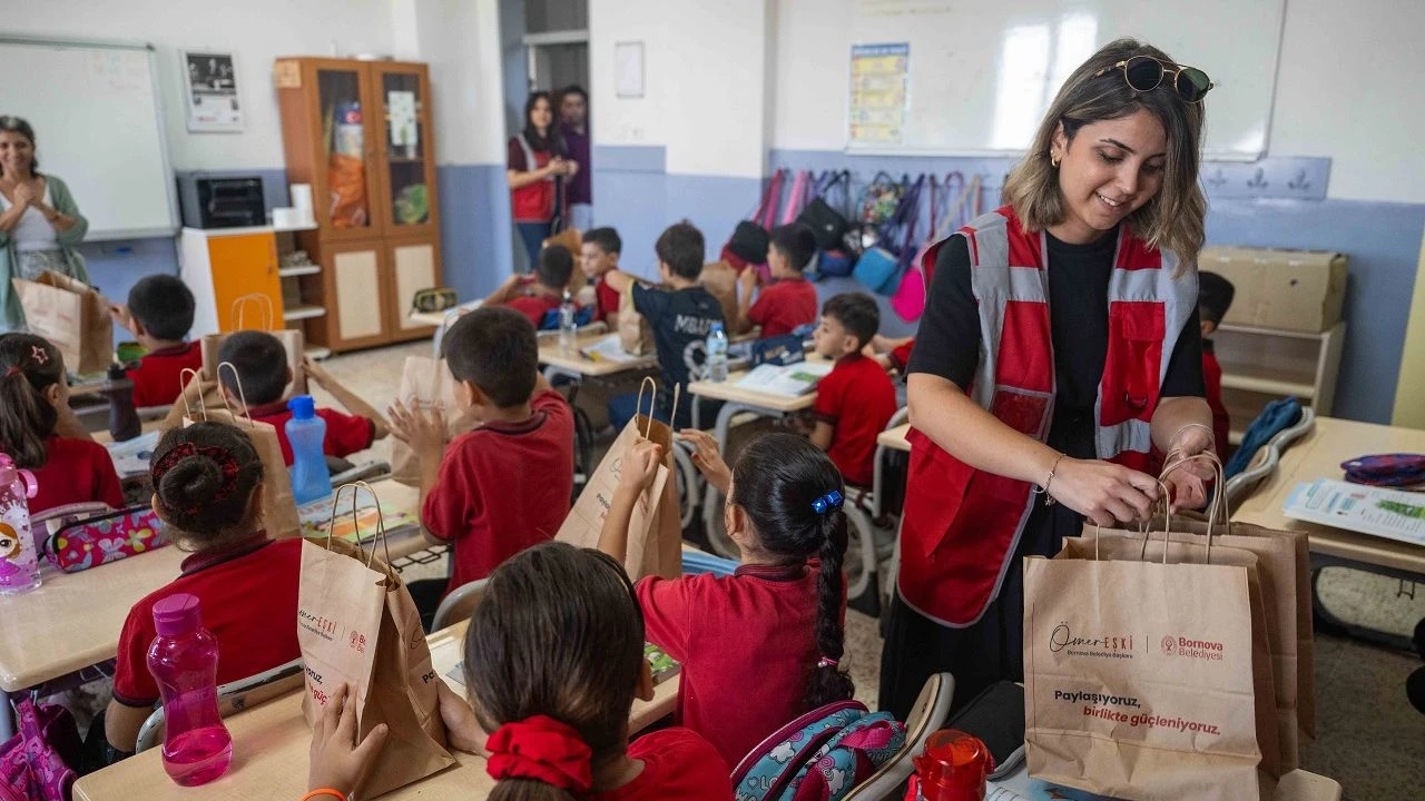 Bornova'dan öğrencilere yemek desteği!