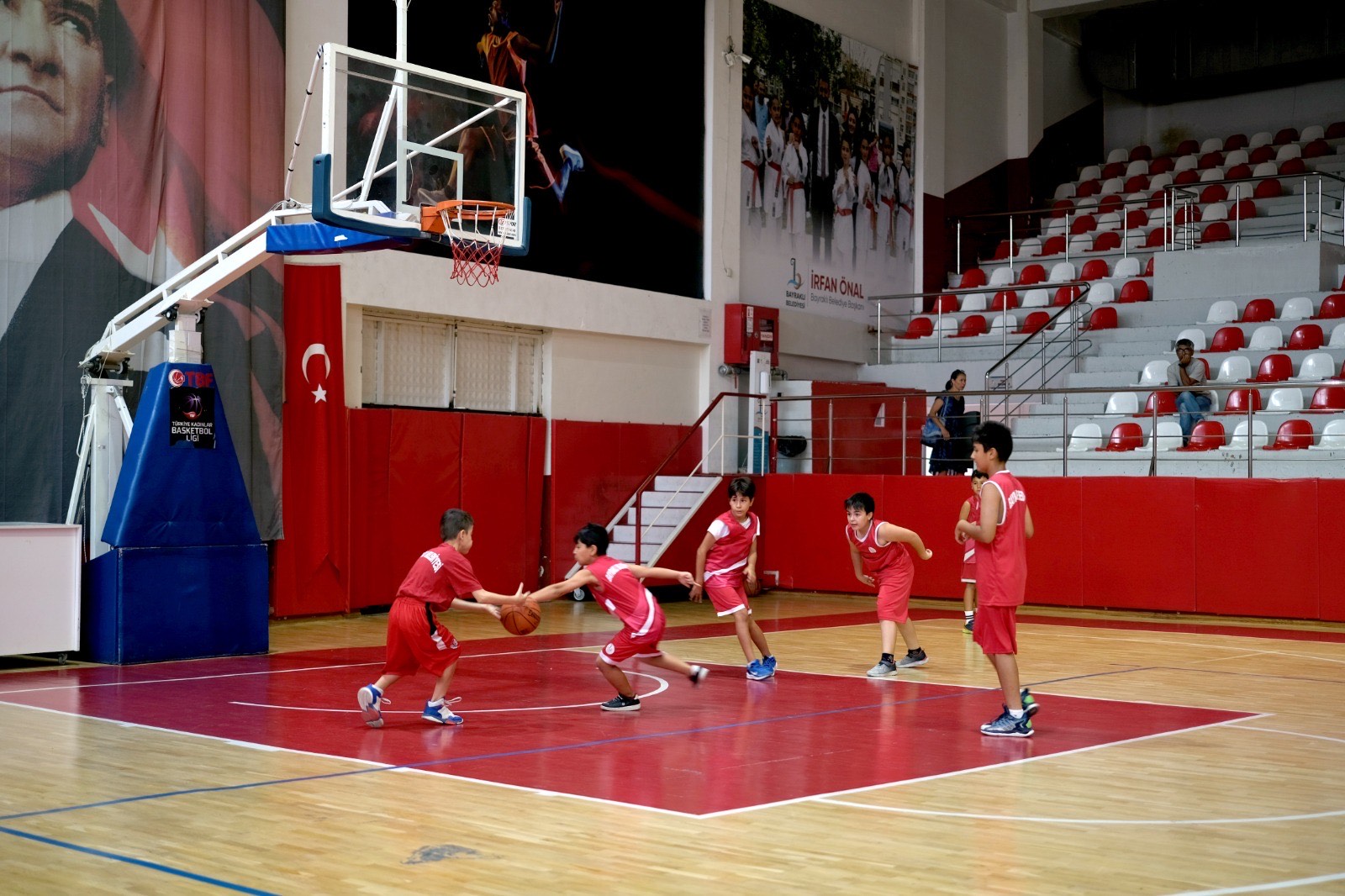 Bayraklı'da 3 Bin 500 kişi yaz spor okullarında buluştu