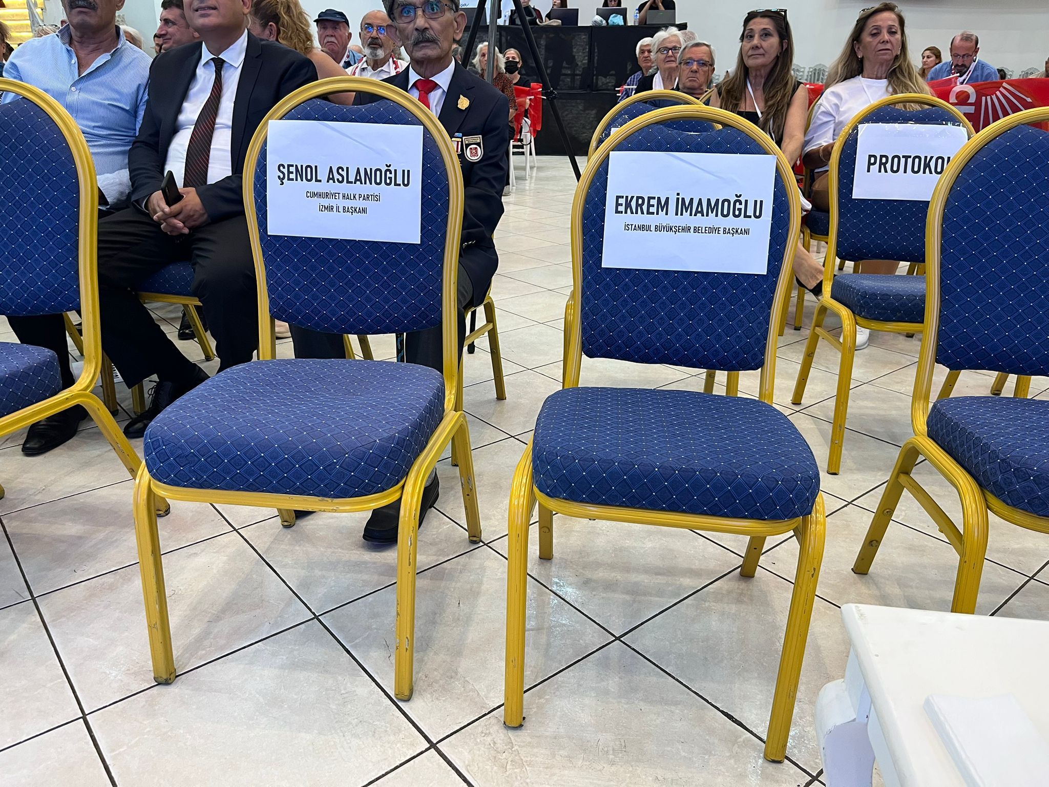 Buca'da dikkat çeken jest: İmamoğlu ve Aslanoğlu'na var, Soyer'e yok