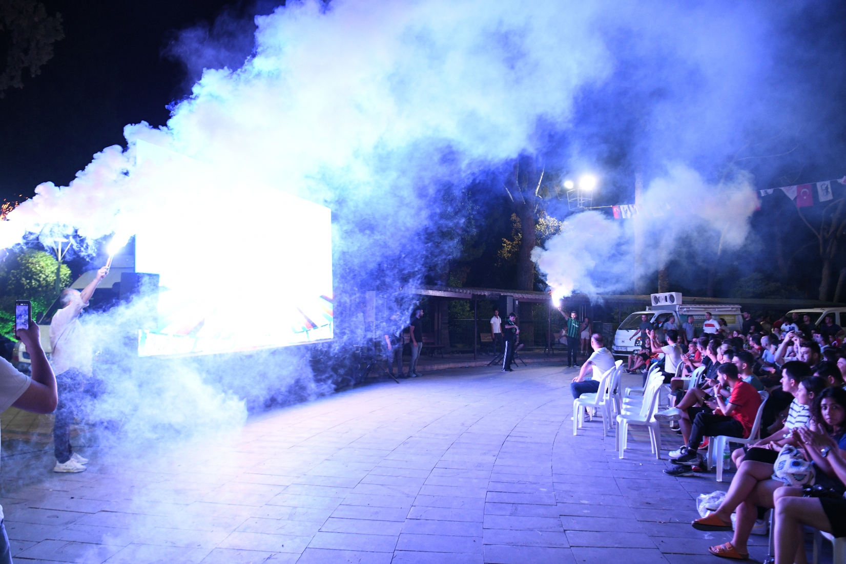 12 Dev Adam’ın final heyecanı  Bornova’da dev ekranda yaşanacak