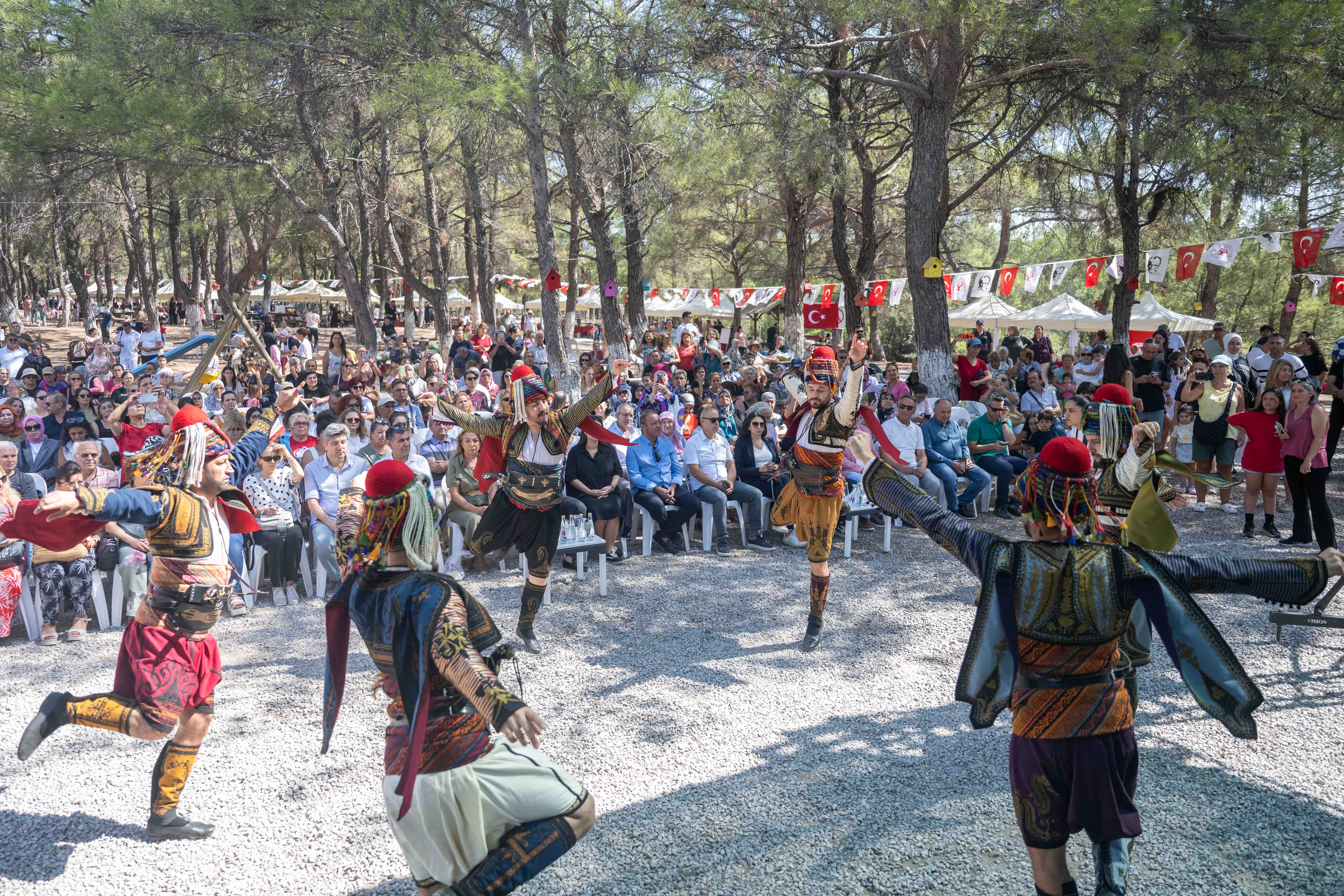 Bornova’da Tarihi Gün: Türkiye’nin İlk Reçel Şenliği Yakaköy’de yapıldı