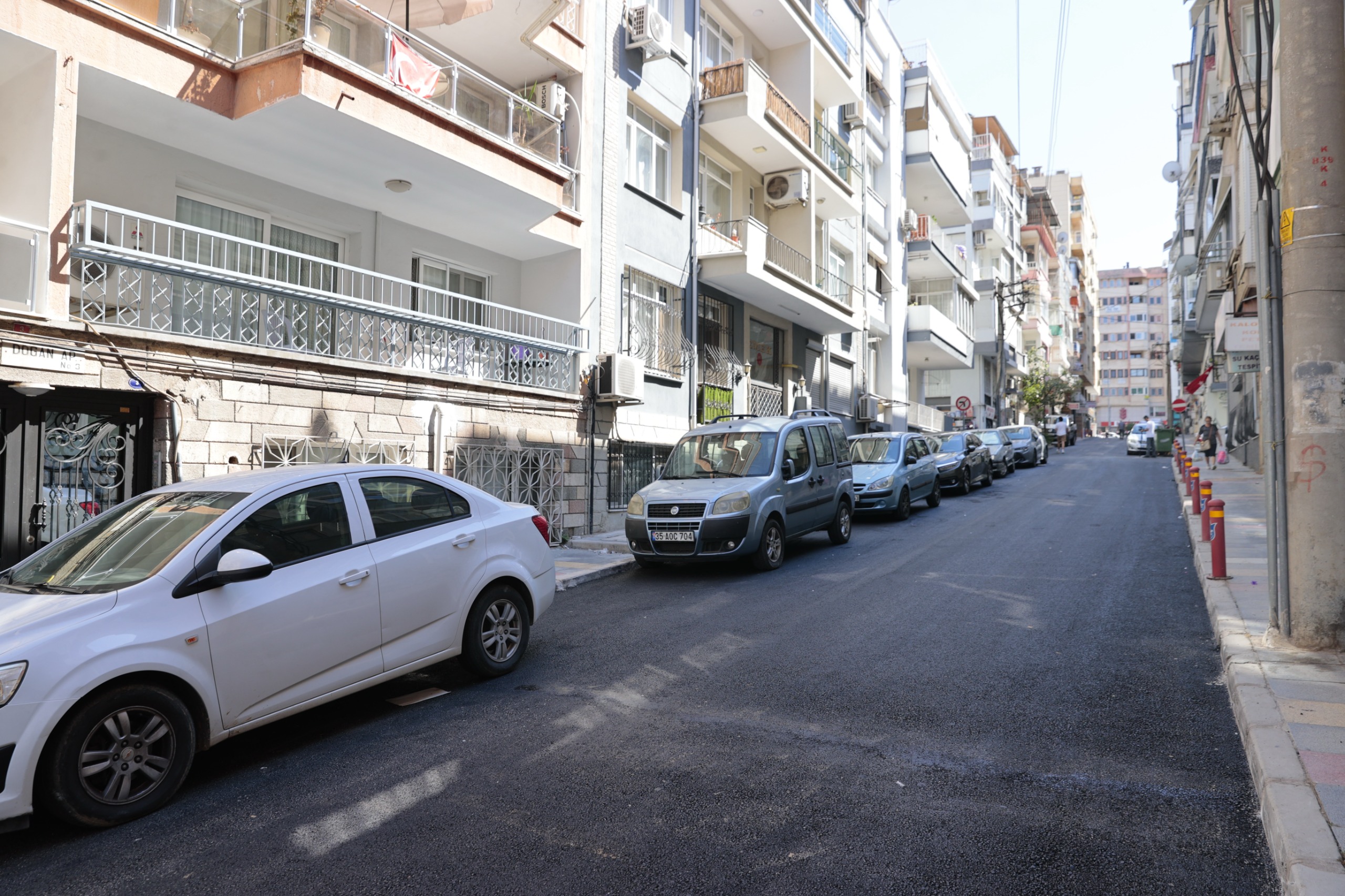 Konak’ta asfalt seferberliği devam ediyor