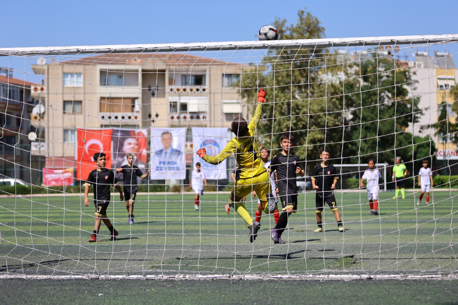 Efes Selçuk’ta Ferdi Zeyrek Futbol Müsabakaları Heyecanı