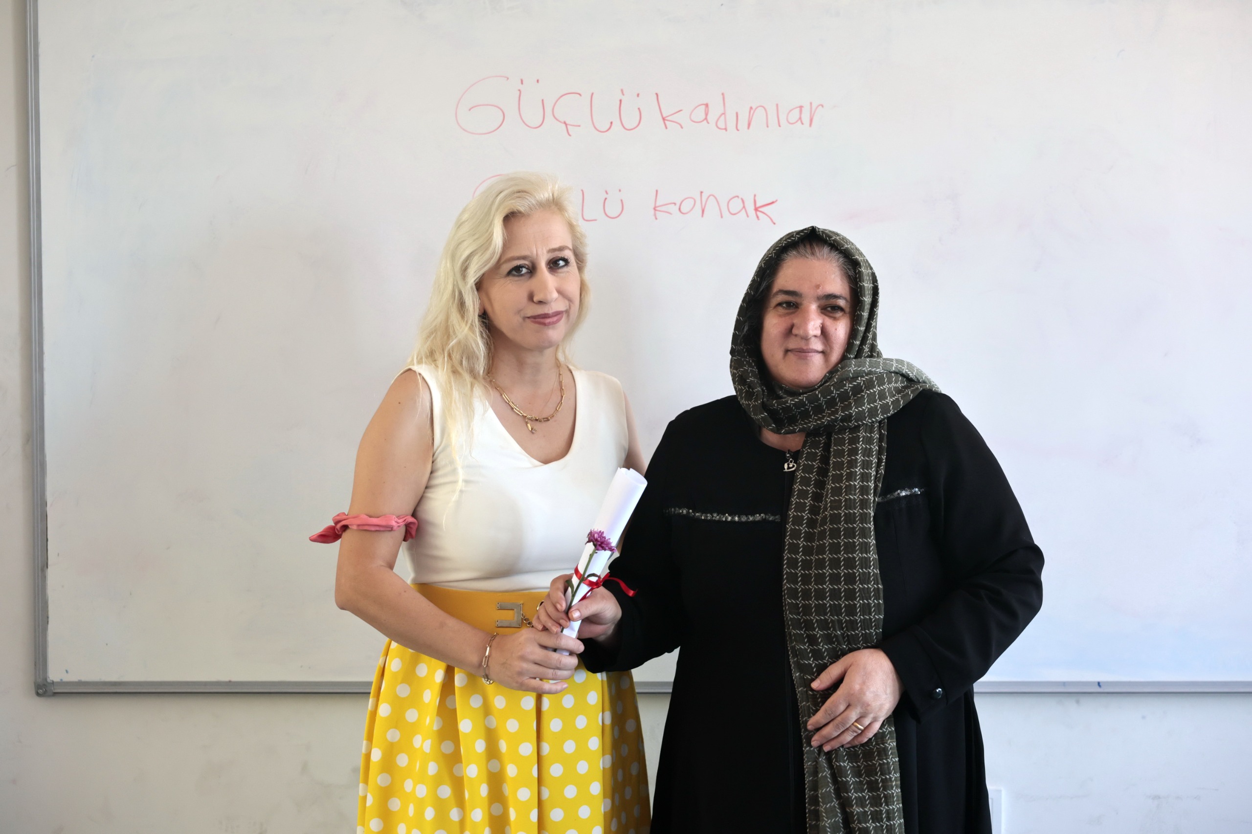 Konak’ta okur-yazar kadınların gurur günü