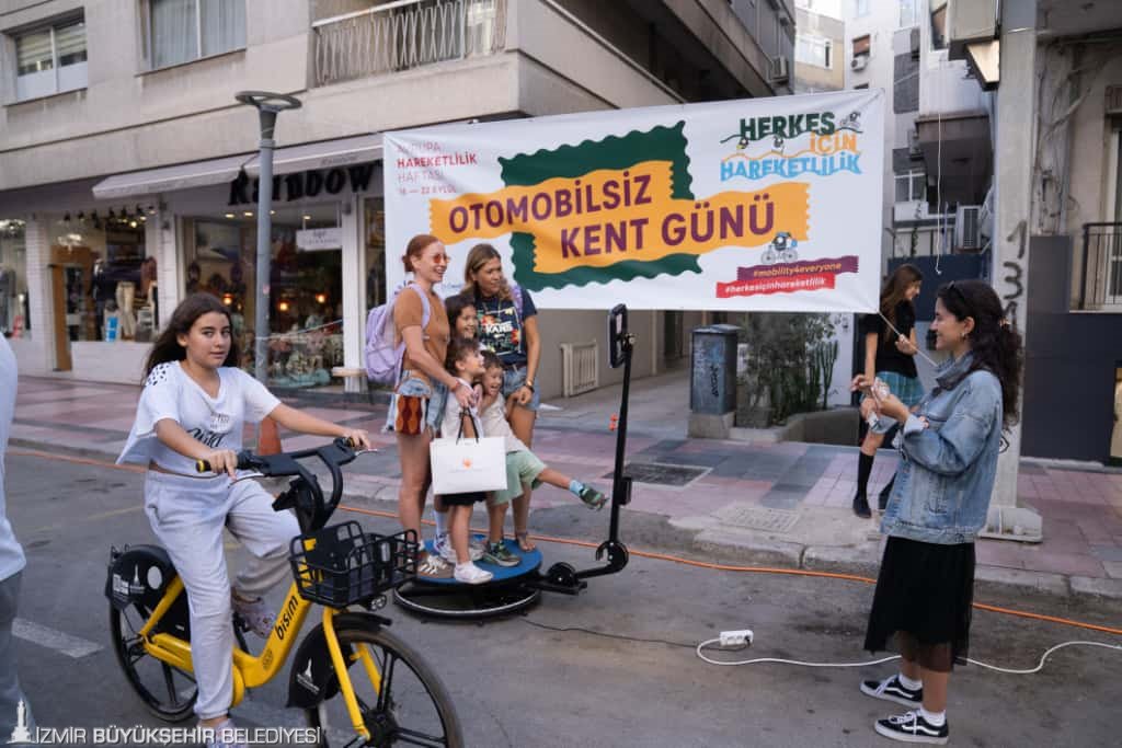 İzmir’de yayalar Otomobilsiz Kent Günü’nün keyfini sürdü