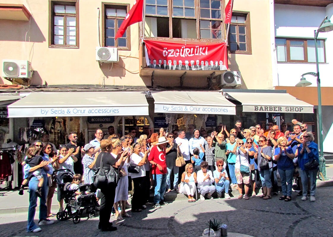 CHP Çeşme İlçe Örgütünü Ziyaret Eden Nadire Erol’dan Birlik Mesajı