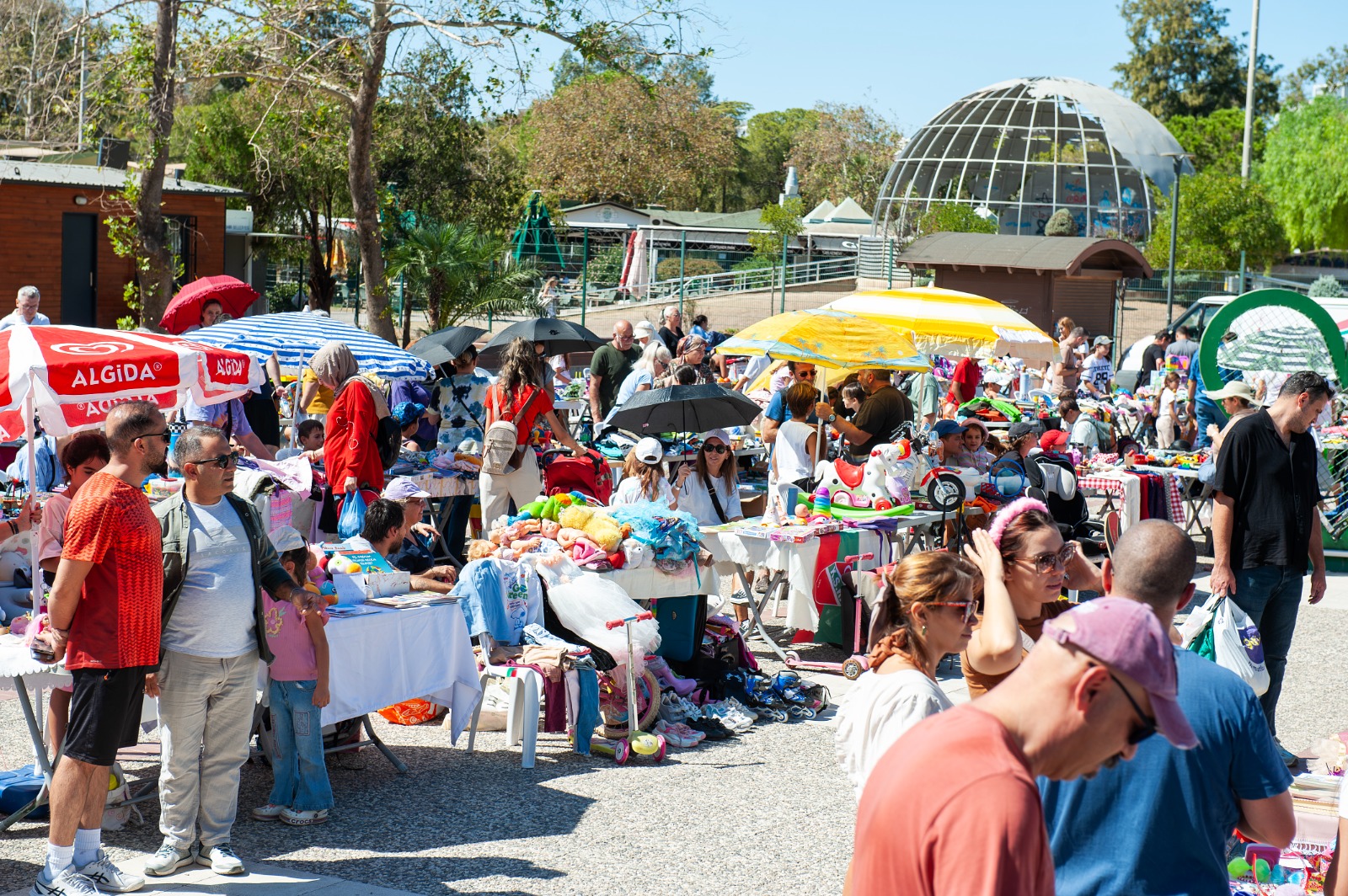 Karşıyaka’da ‘Çocuklar için 2. El Pazarı’na yoğun ilgi