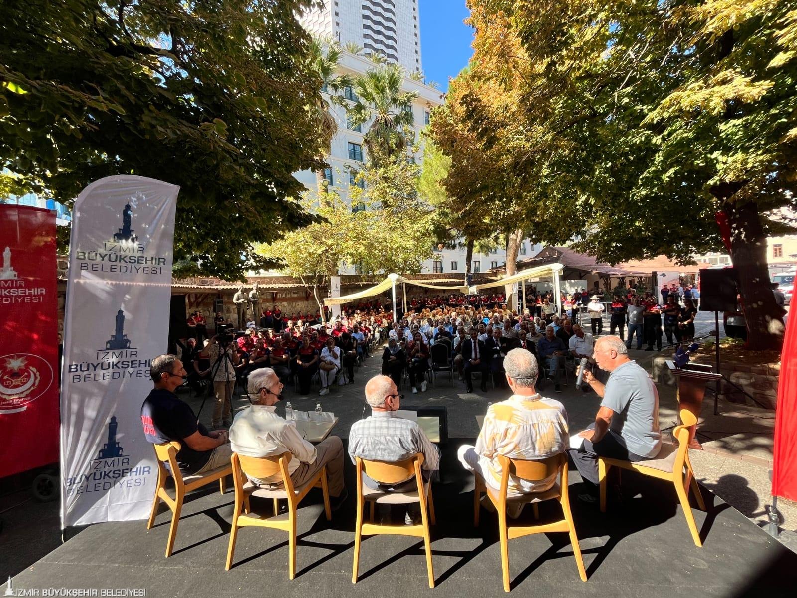 İzmir İtfaiyesi’nin çınarları genç meslektaşları ile buluştu