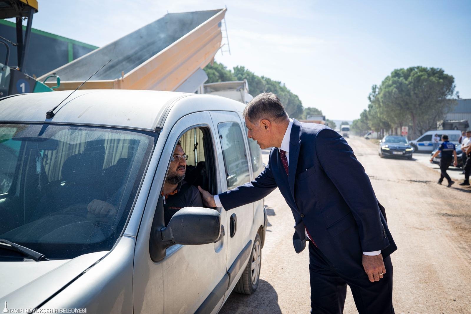Aliağa Helvacı Mahallesi'ne iki kilometrelik asfalt