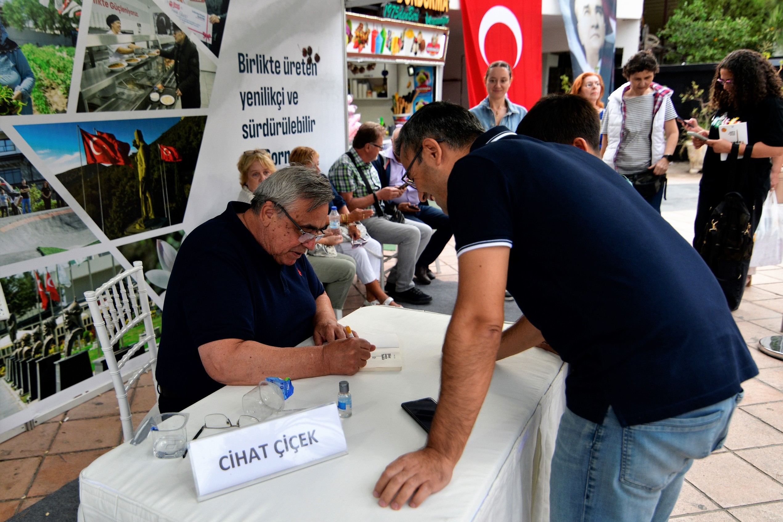 İlber Ortaylı Bornova’da İzmirlilerle buluştu