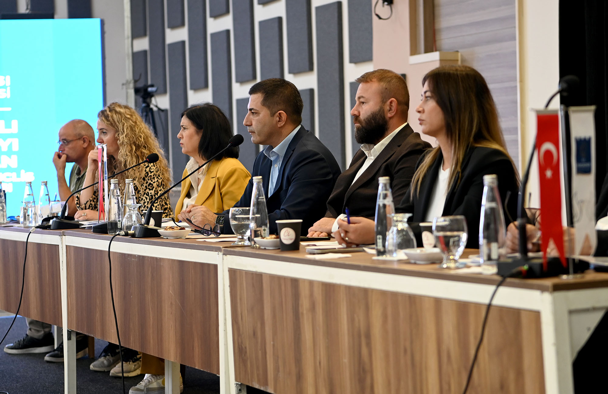 KUŞADASI BELEDİYESİ’NİN EKİM AYI MECLİSİNE ‘SOSYAL BELEDİYECİLİK’ DAMGA VURDU