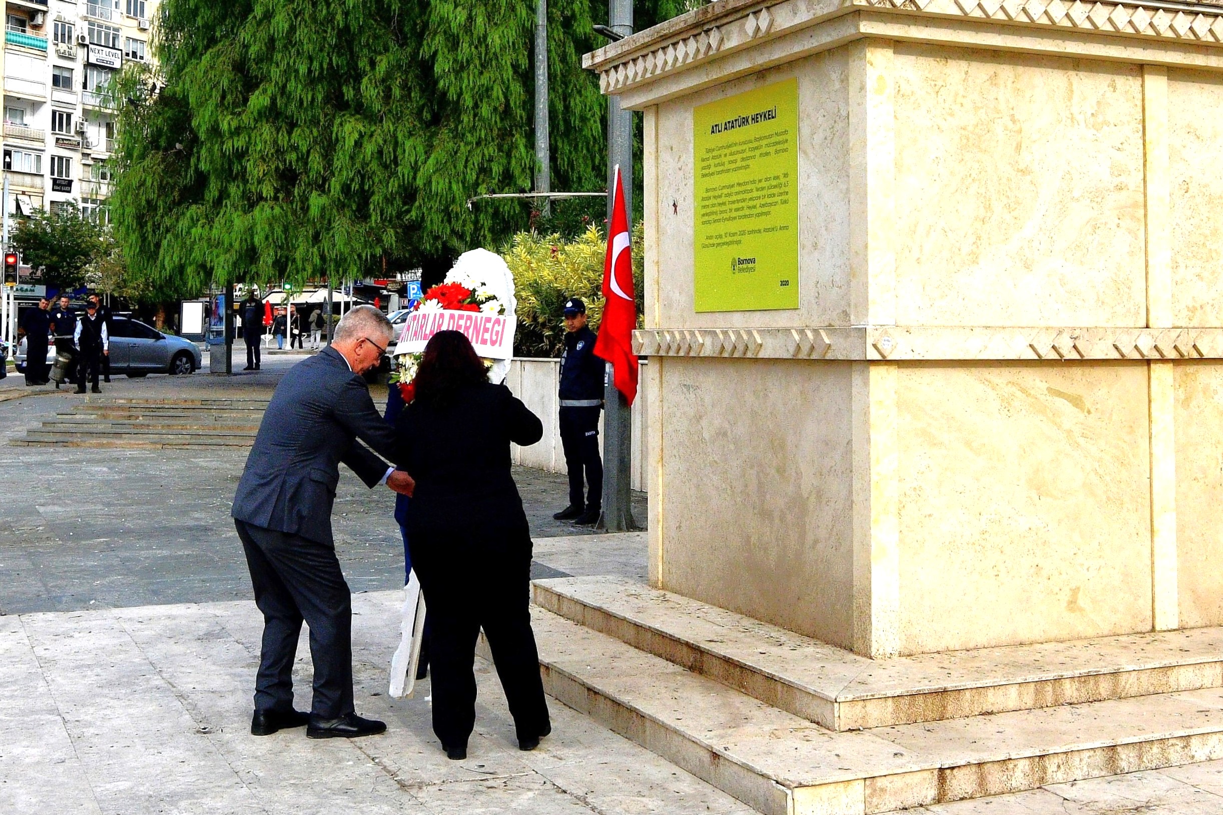 Bornova’da Muhtarlar Günü coşkusu