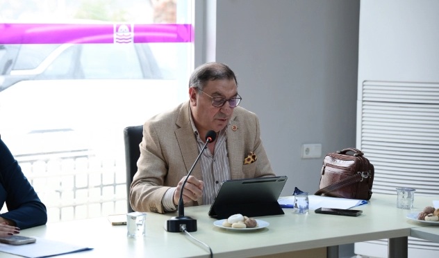 AK Partili Boztepe'den Foça Belediyesi'ne bütçe tepkisi: Sat, ceza kes,  zam yap, maaş öde