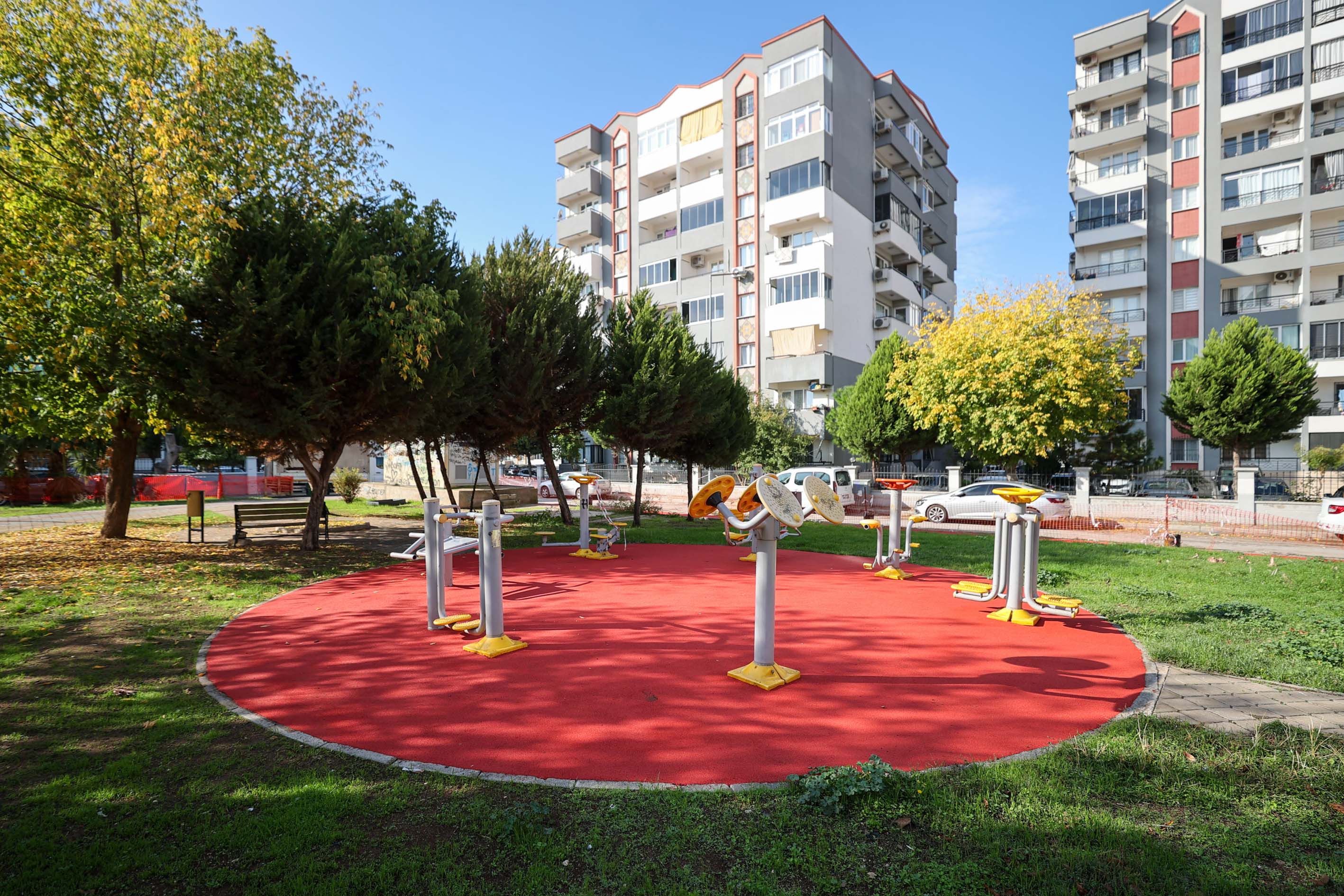 Buca’da park ve refüjlerde hummalı çalışma
