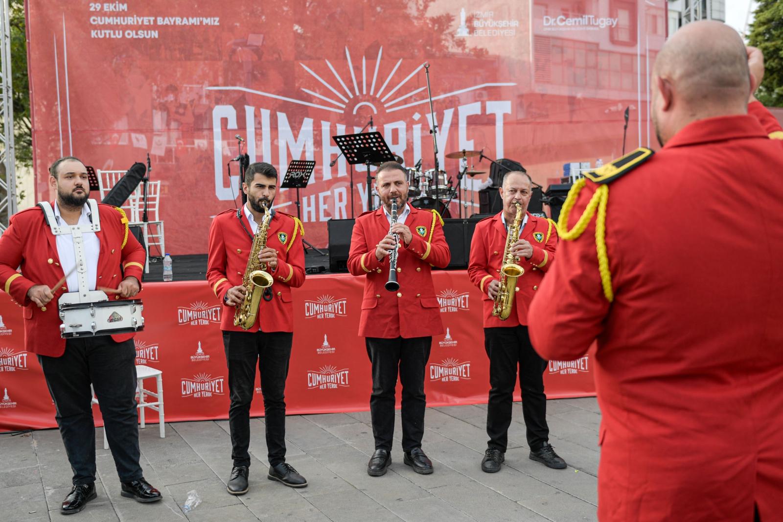 Büyükşehir’in 29 Ekim kutlamalarında ilk adres Torbalı İzmir’de Cumhuriyet coşkusu başladı