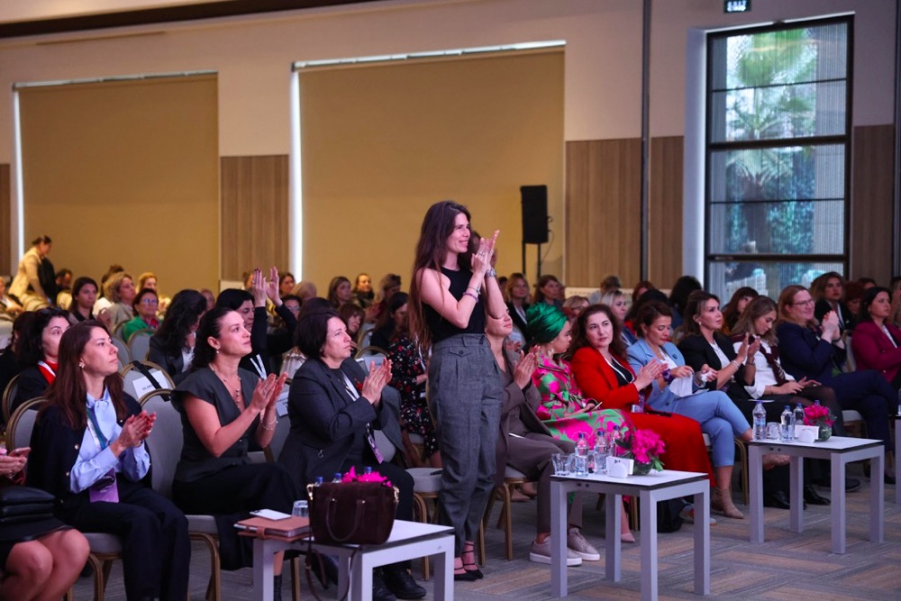 Uluslararası Çeşme Kadın Liderler Zirvesi başladı