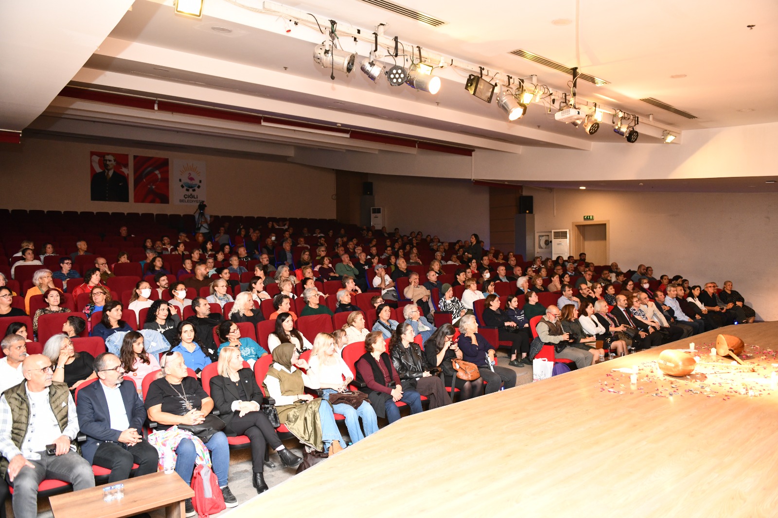 Çiğli’de Duygu Dolu Gece: Aşık Veysel türkülerle anıldı