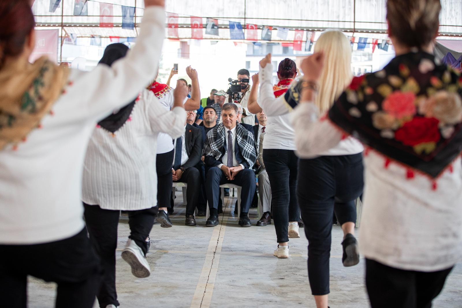 Başkan Tugay, Menemen “Cumhuriyet Her Yerde” kutlamalarına katıldı