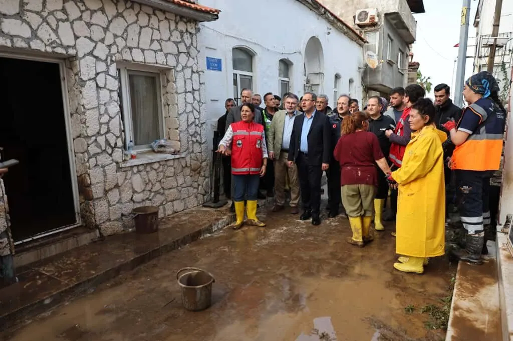 AK Partili Saygılı’dan sel sonrası Foça’ya ziyaret: Milletimizin yanındayız
