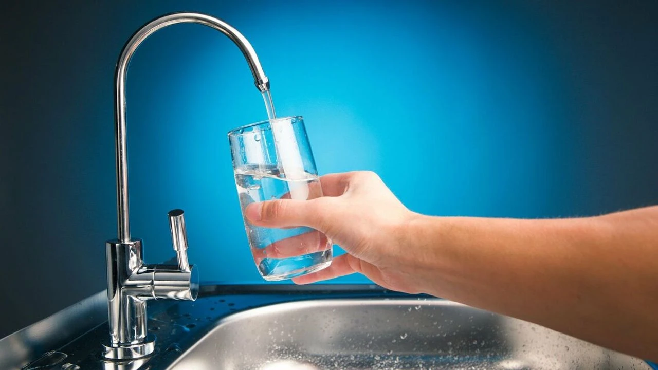 Arıtmaya talep artıyor... İzmirli çeşme suyuna güvenmiyor!