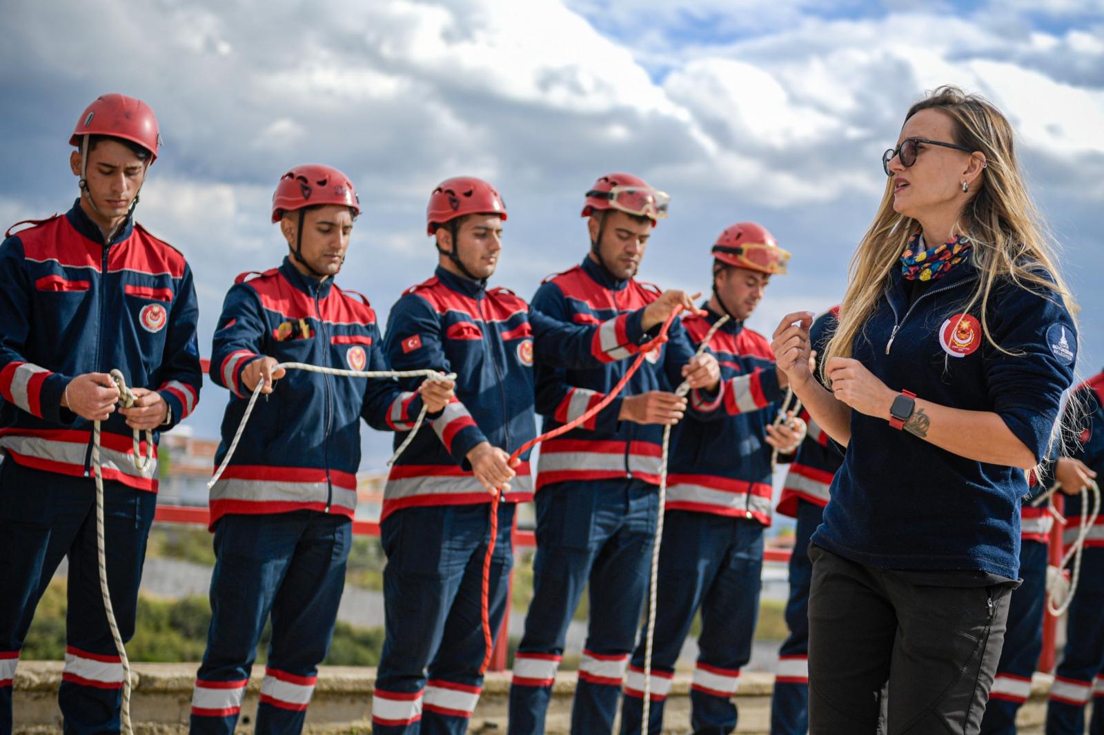 İzmir’in yeni kahramanları göreve hazırlanıyor