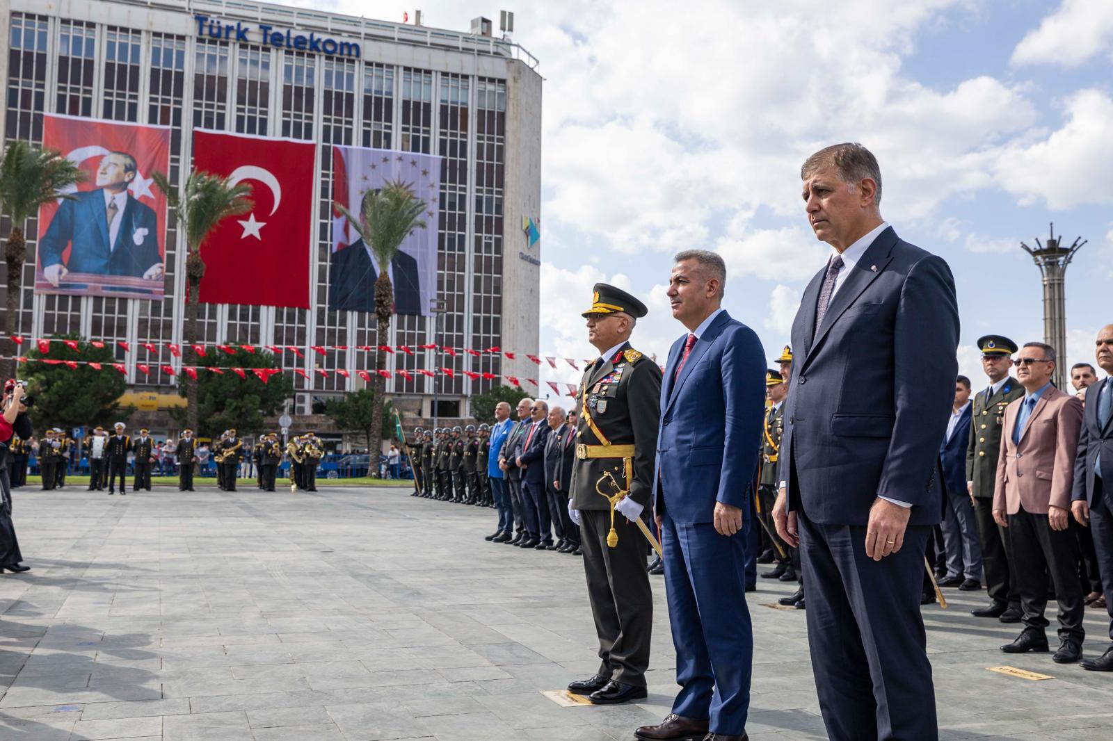 İzmir’de Cumhuriyet Bayramı kutlamaları başladı