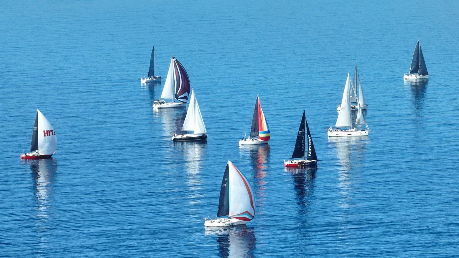 Yelkenler Cumhuriyet coşkusuyla doldu