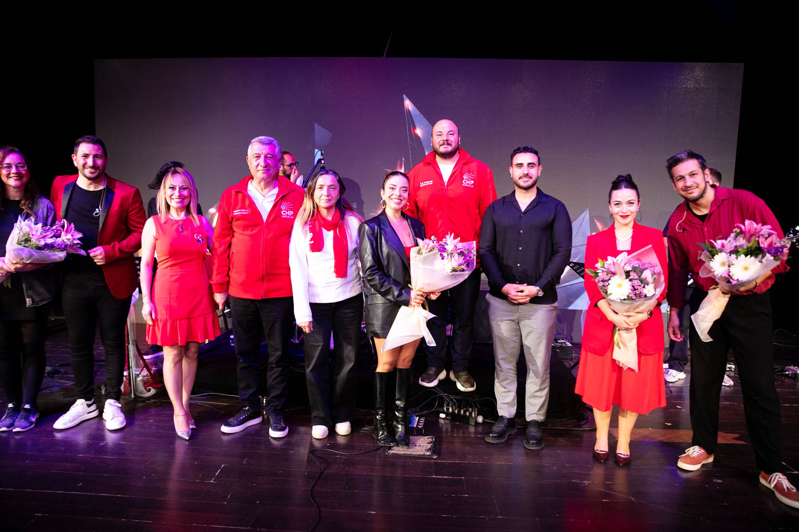 Güzelbahçe’de 102. Yıl coşkusu Kortej ve Konserle Kutlandı