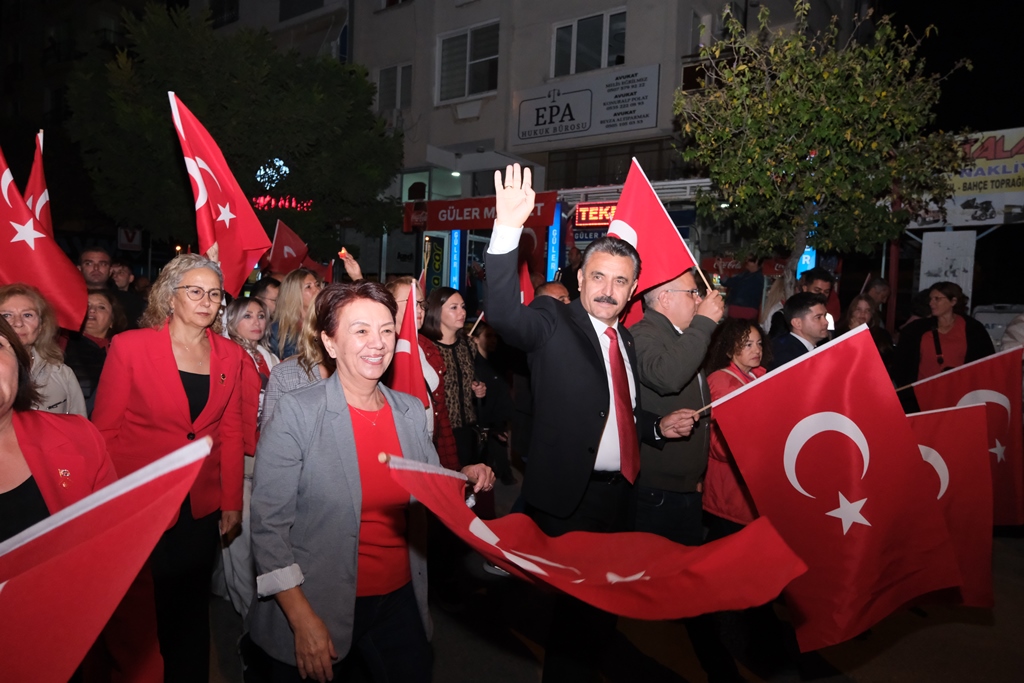 Dikili’de Cumhuriyet Bayramı Coşkusu