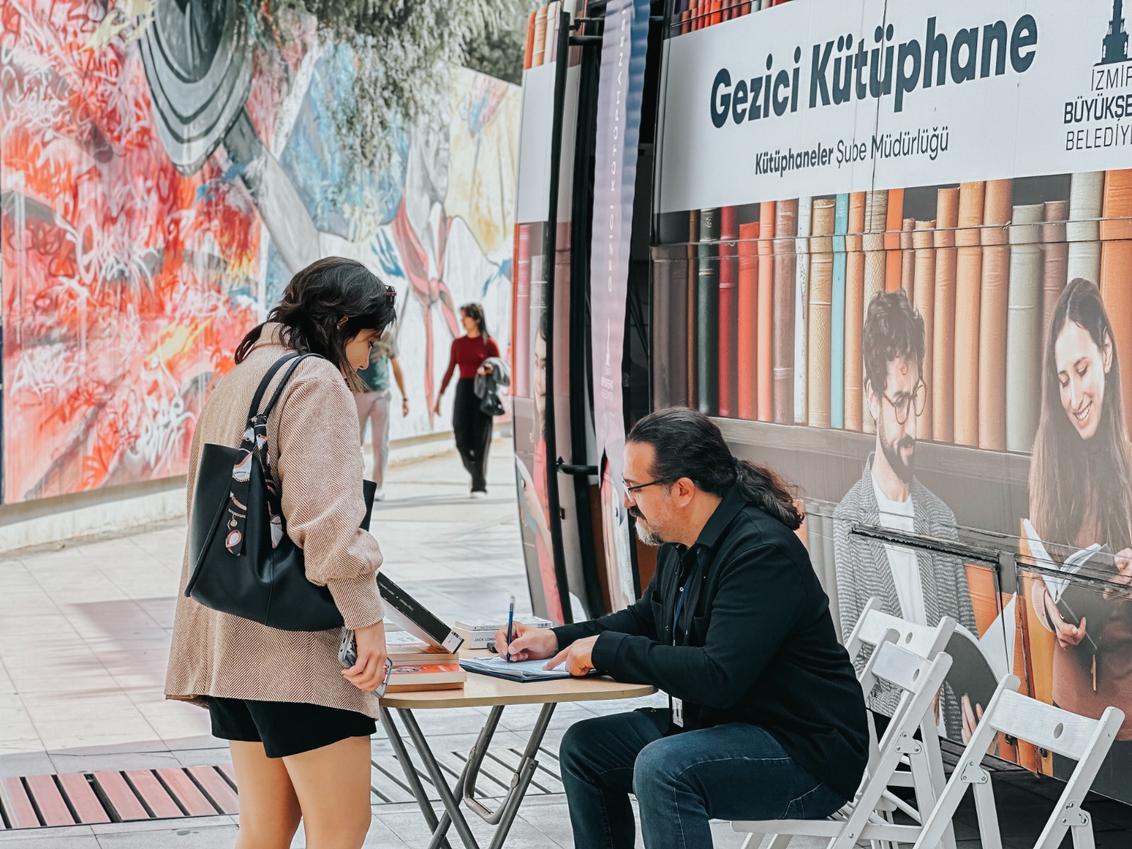 Gezici Kütüphane, Ege Üniversitesi Metro durağında