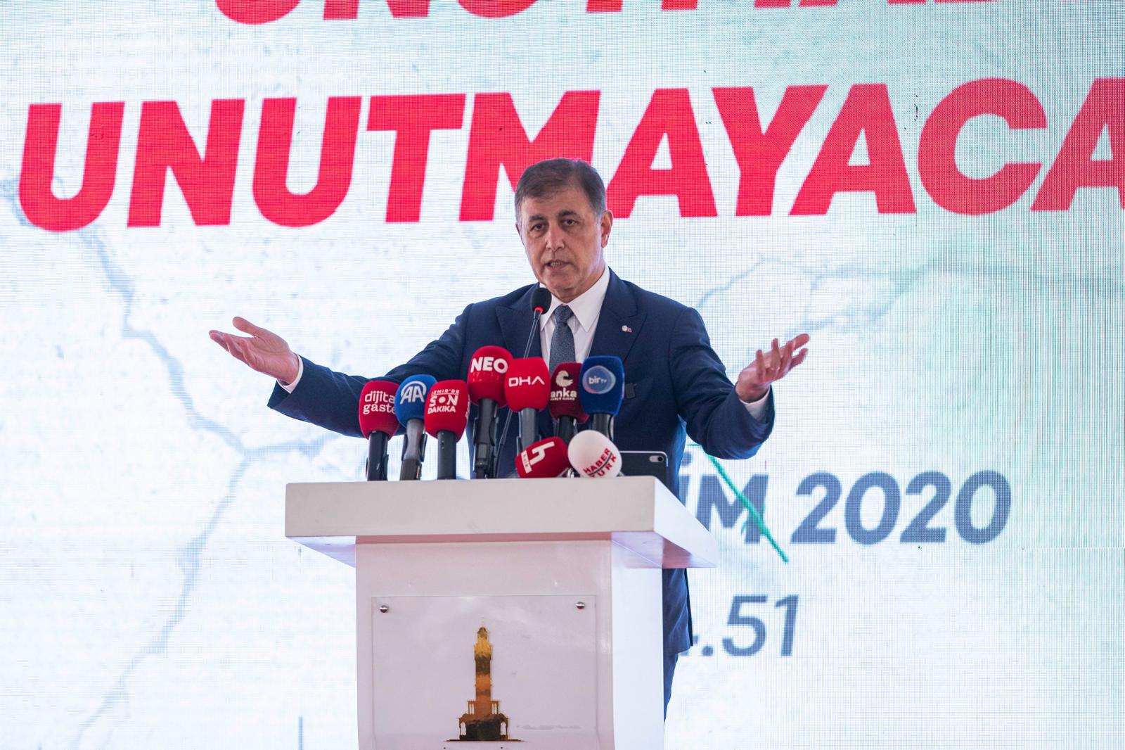 Başkan Tugay: Depremin siyaseti olmaz, vicdanımızla konuşacağız