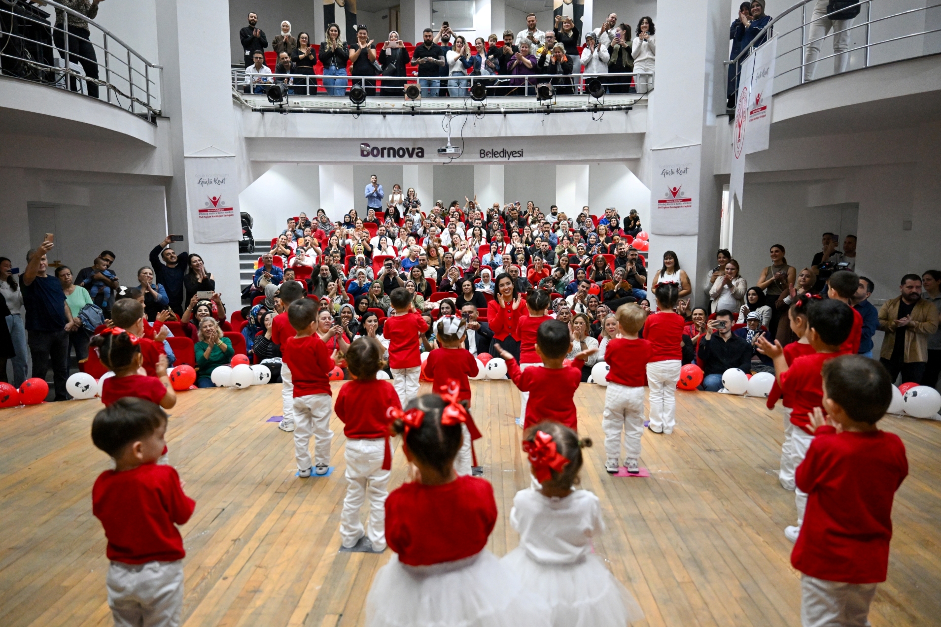 Miniklerden büyük Cumhuriyet coşkusu