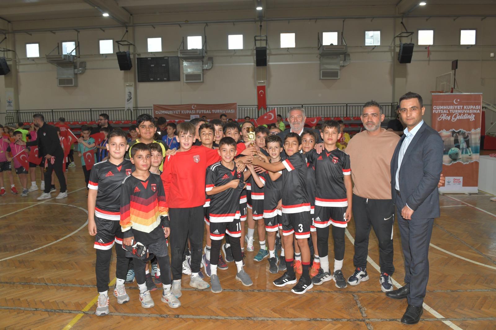 Çiğli’de Cumhuriyet Coşkusu Futsal Sahasında zirveye taşındı