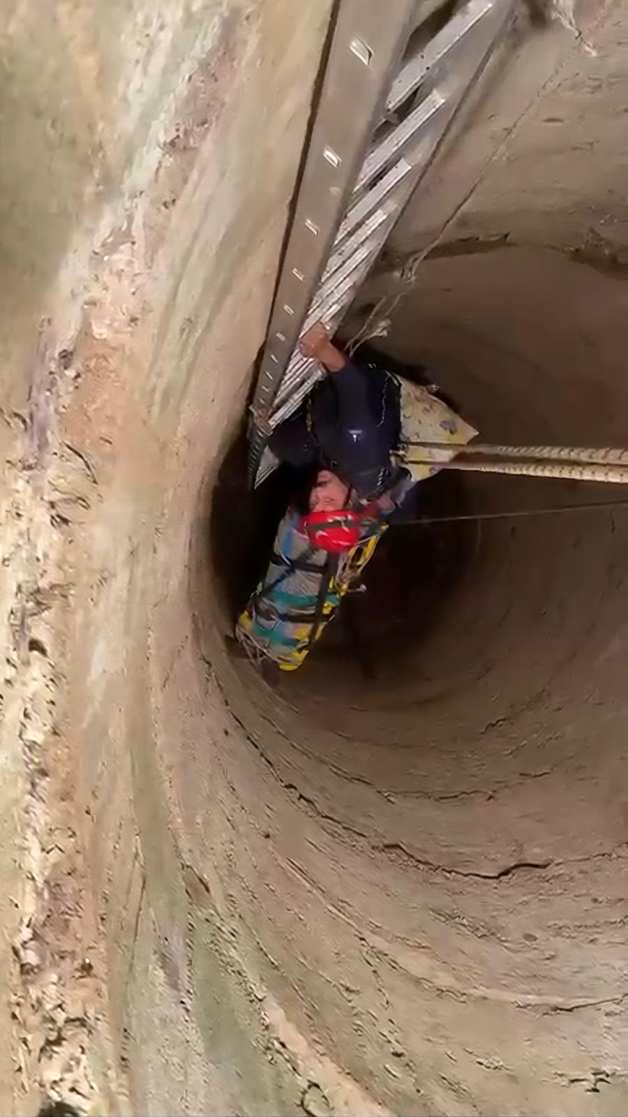 12 metrelik kuyudan itfaiyenin müdahalesiyle kurtarıldı