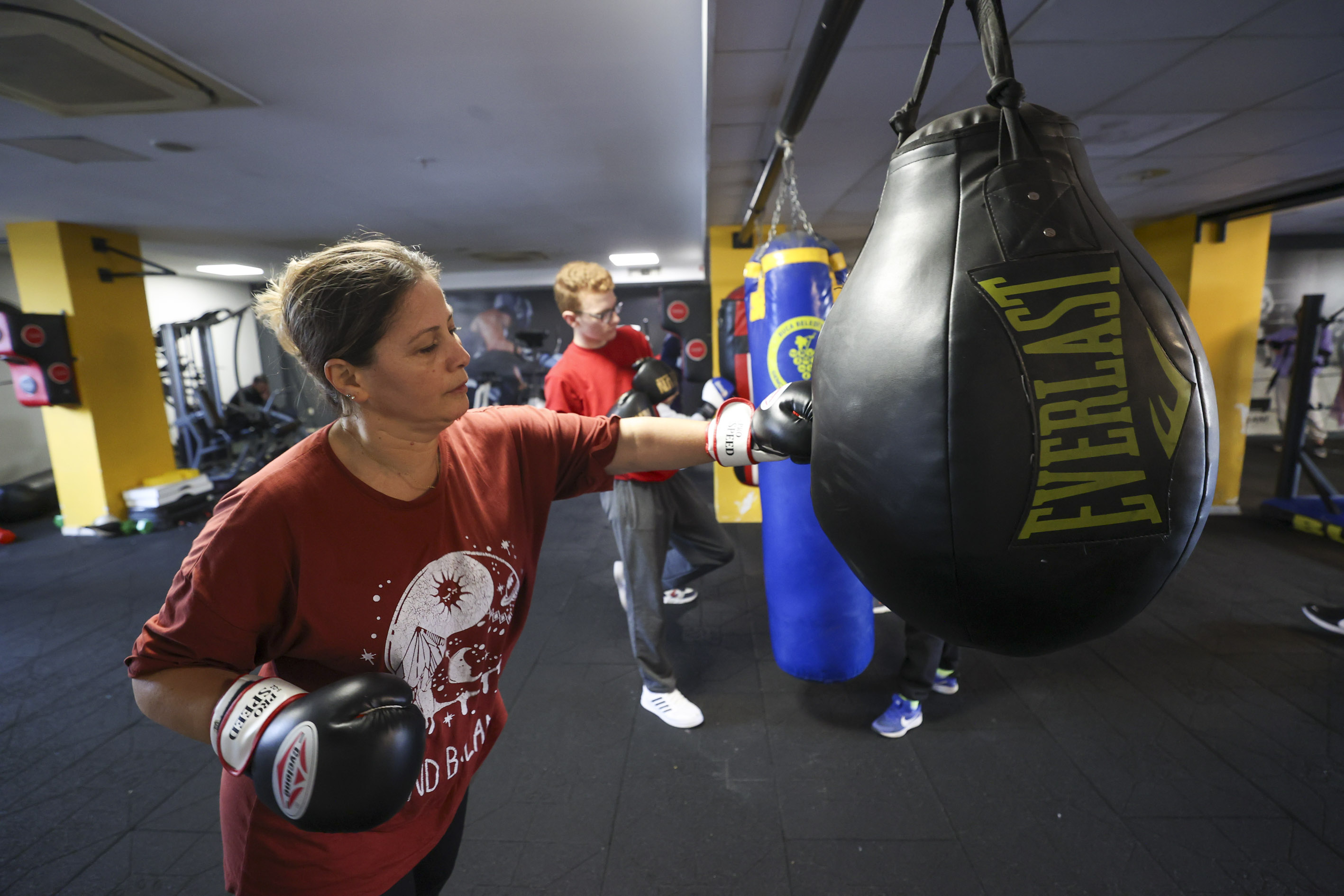 Bucalı kadınlar şiddete karşı kick boks öğreniyor