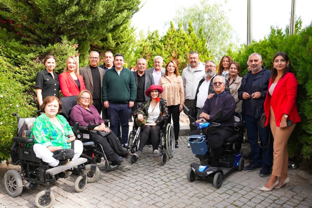 Çeşme Belediyesi Alaçatı Ek Hizmet Binası Kırmızı Bayrak Ödülü aldı