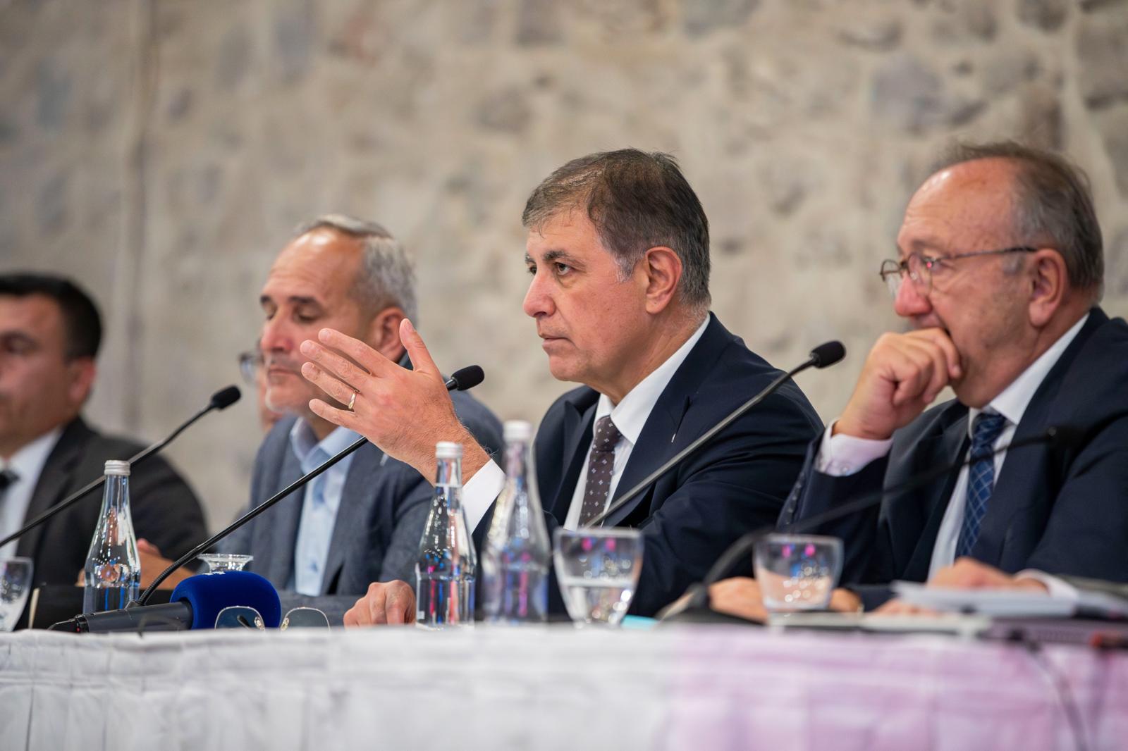 Başkan Tugay su ürünleri kooperatiflerinin temsilcileri ile buluştu