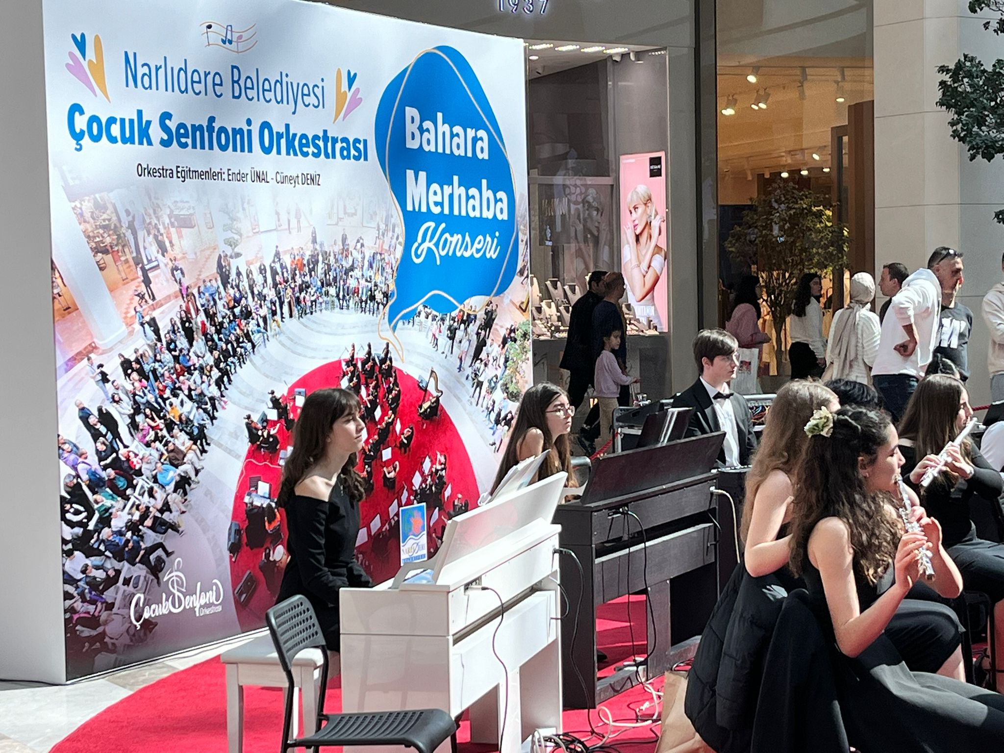 PİYANONUN GENÇ İNCİSİ AYŞE NİL, ULUSLARARASI BAŞARISIYLA NARLIDERE’Yİ GURURLANDIRDI