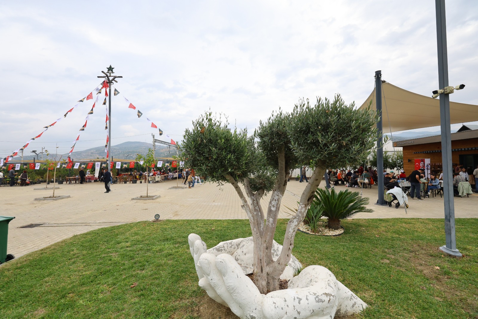 YAZAR YEKTA KOPAN EFES TARLASI YAŞAM KÖYÜ’NDE OKURLARIYLA BULUŞUYOR