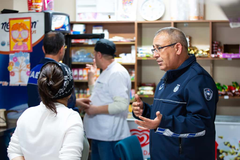 NARLIDERE BELEDİYESİ ZABITA EKİPLERİNDEN OKUL KANTİNLERİNE SIKI DENETİM