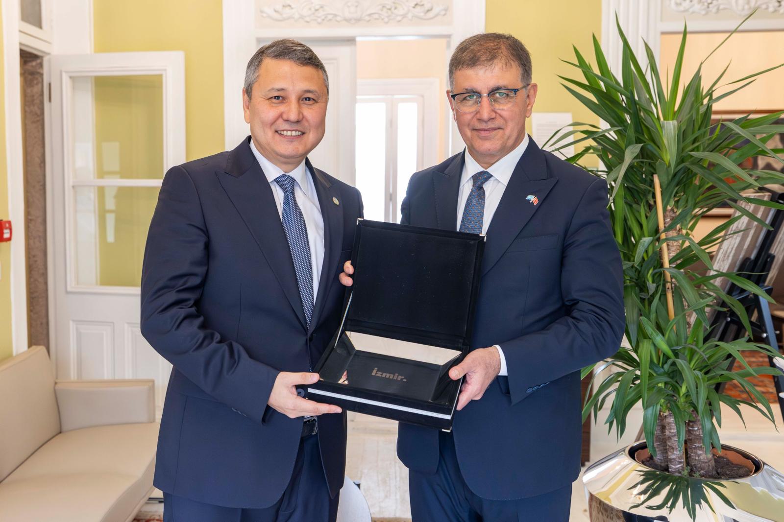 Başkan Tugay Kazakistan heyetini ağırladı