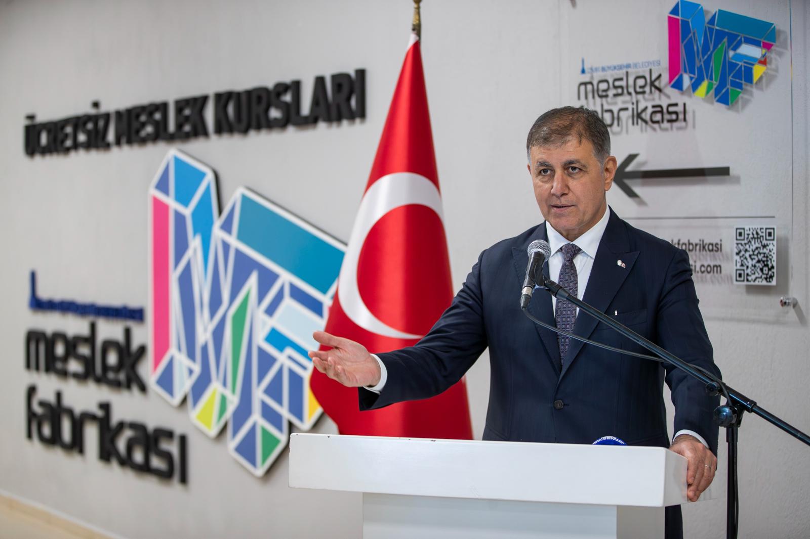 İzmir Büyükşehir Belediyesi’nden bir ilk: İşsizliğe karşı sanayi sitesinde kurs merkezi