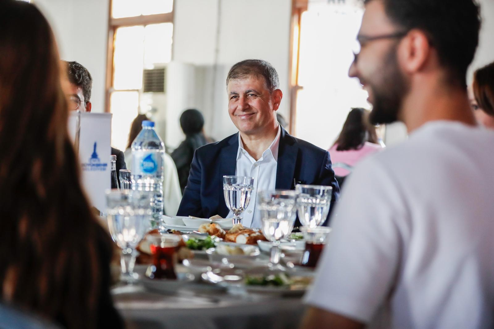 Yuvamız İzmir çocukları “Geleceğin Atölyeleri” projesinde üniversiteli abla ve ağabeyleri ile buluşacak