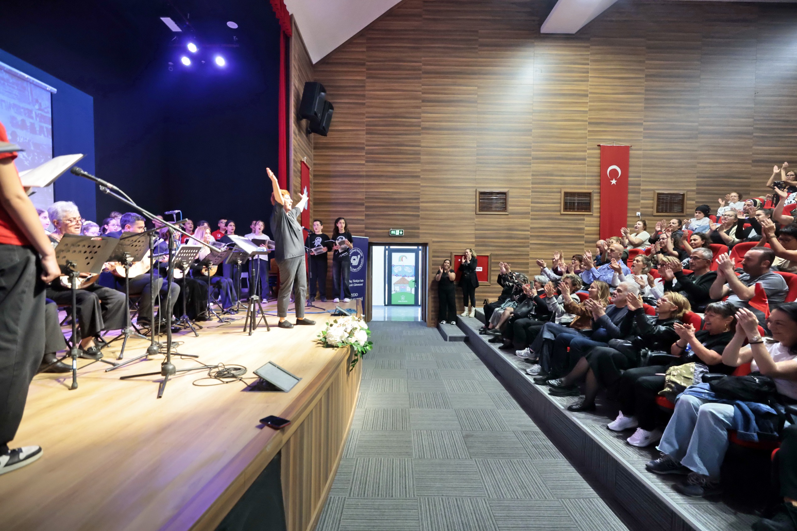 Konak Ata’sını duygu dolu oratoryo ile andı