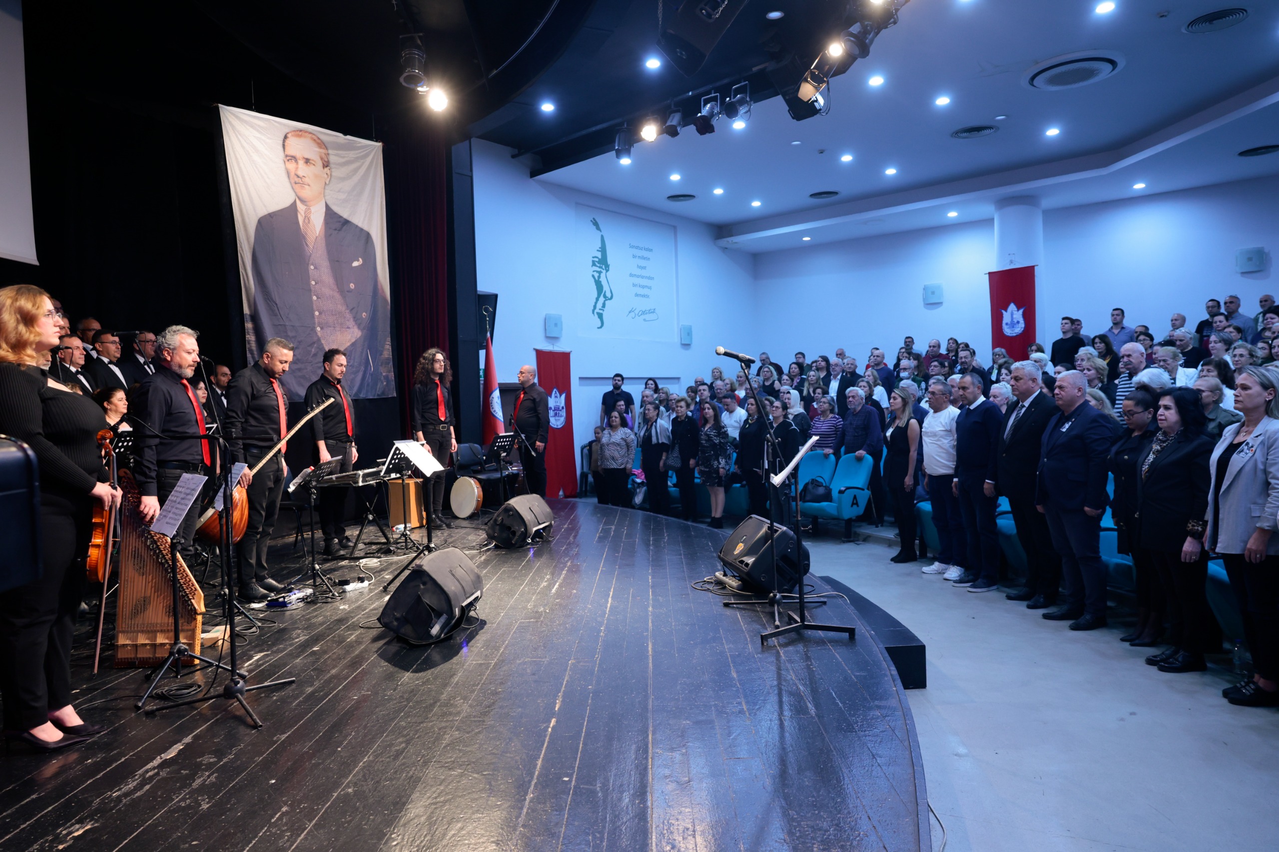 Konak’ta şarkılar Ata için söylendi