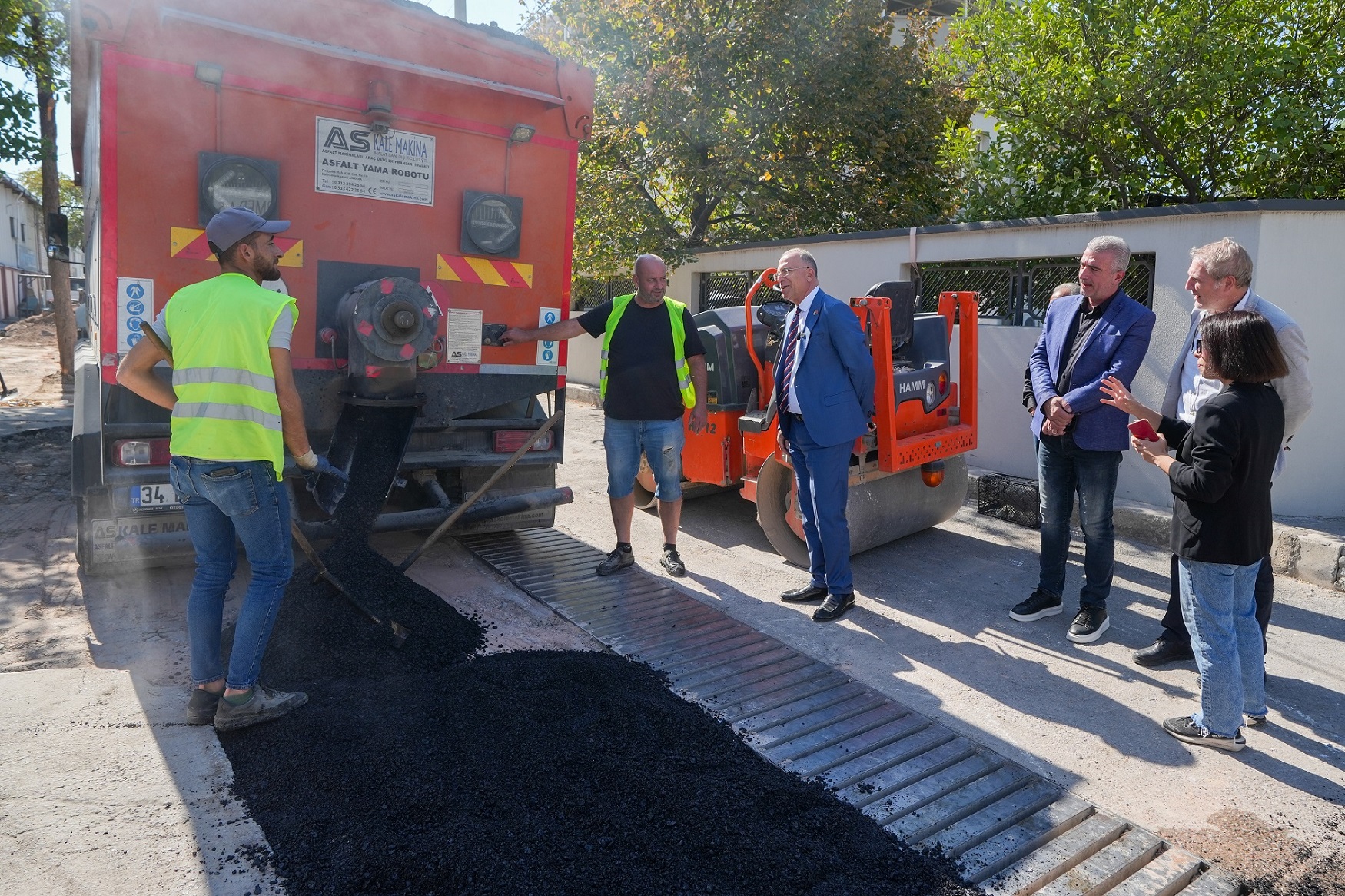 Gaziemir’de asfalt seferberliği: İki ayda 4 bin 472 metrekare alan asfaltlandı